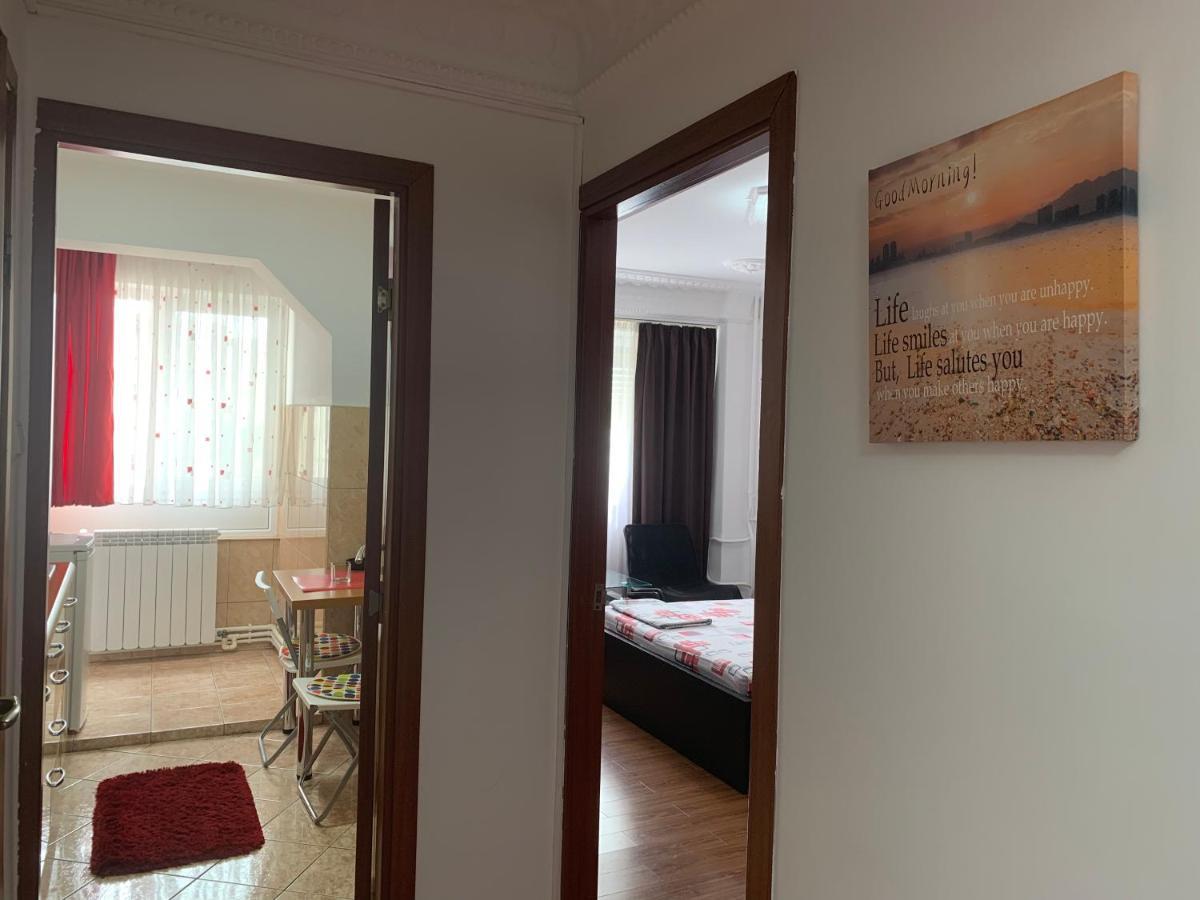 Center Apartment กาลาจิ ภายนอก รูปภาพ