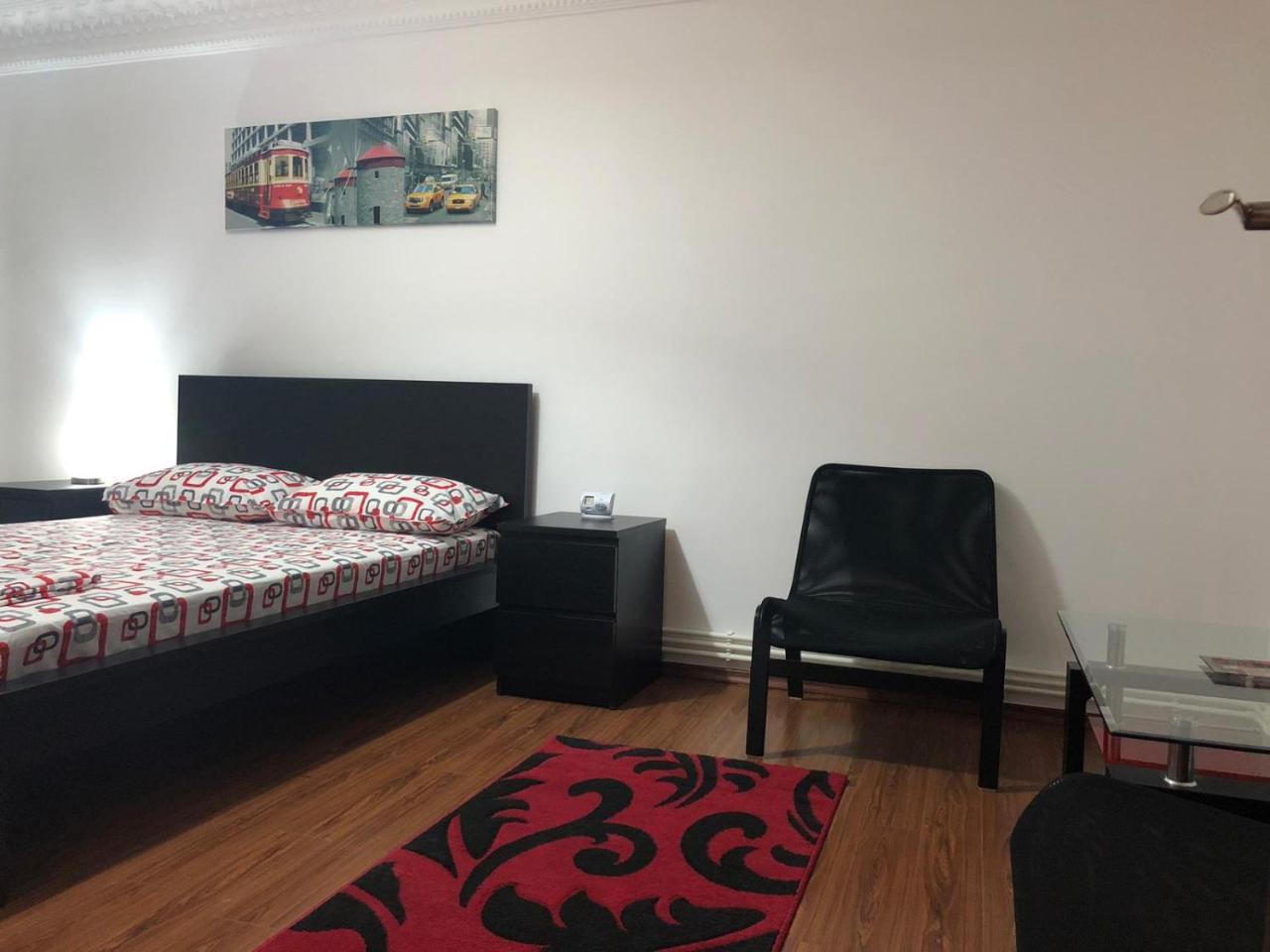 Center Apartment กาลาจิ ภายนอก รูปภาพ