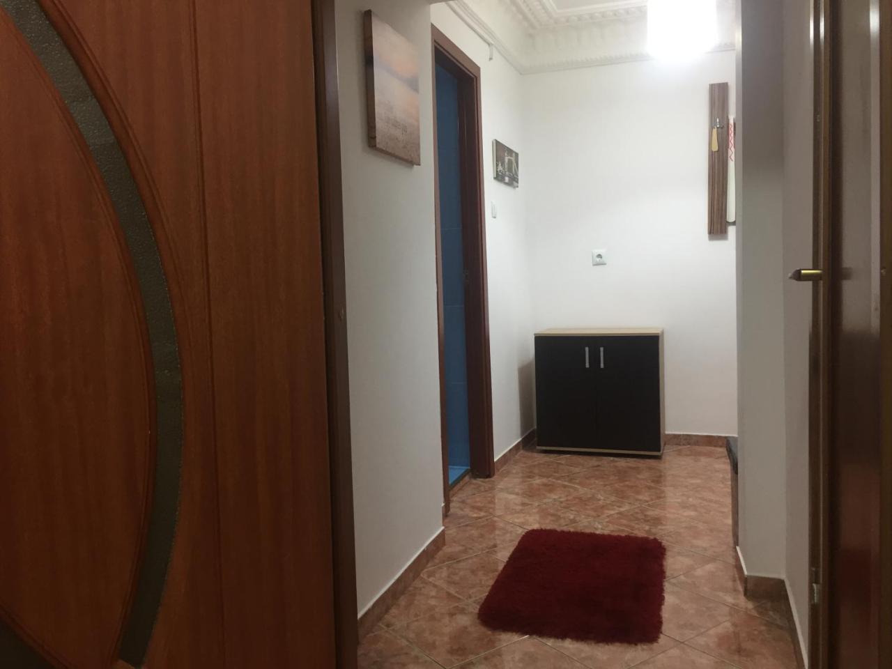 Center Apartment กาลาจิ ภายนอก รูปภาพ