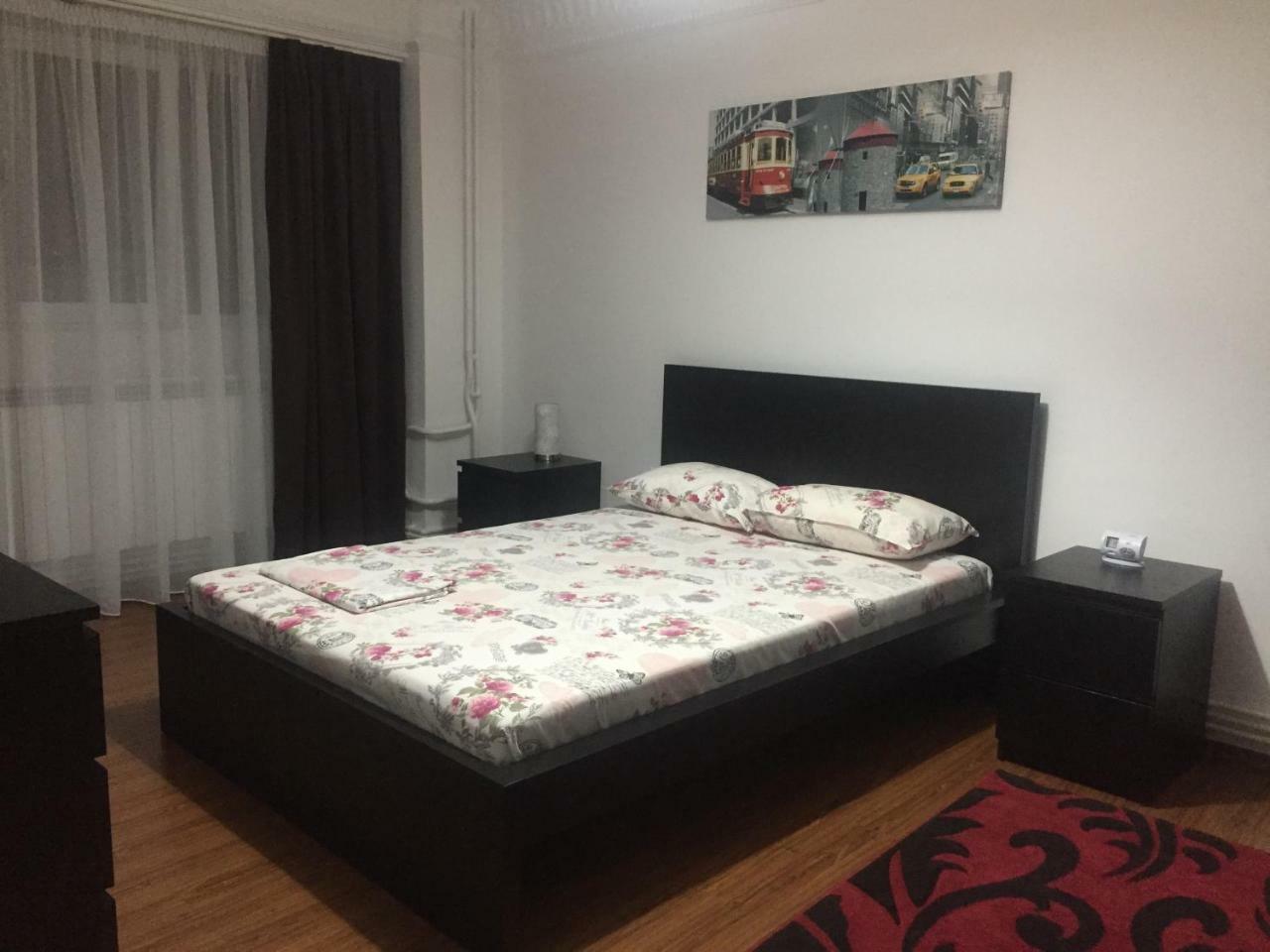 Center Apartment กาลาจิ ภายนอก รูปภาพ