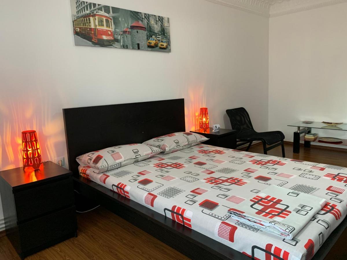 Center Apartment กาลาจิ ภายนอก รูปภาพ